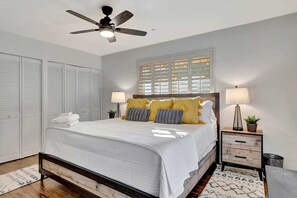 4 bedrooms, iron/ironing board, WiFi, bed sheets