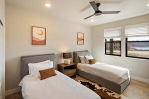 3 chambres, fer et planche à repasser, Wi-Fi gratuit, draps fournis
