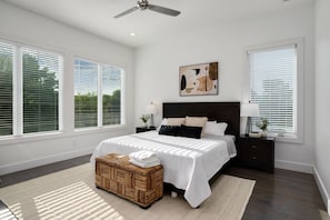 4 bedrooms, iron/ironing board, WiFi, bed sheets