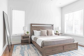 4 bedrooms, iron/ironing board, WiFi, bed sheets
