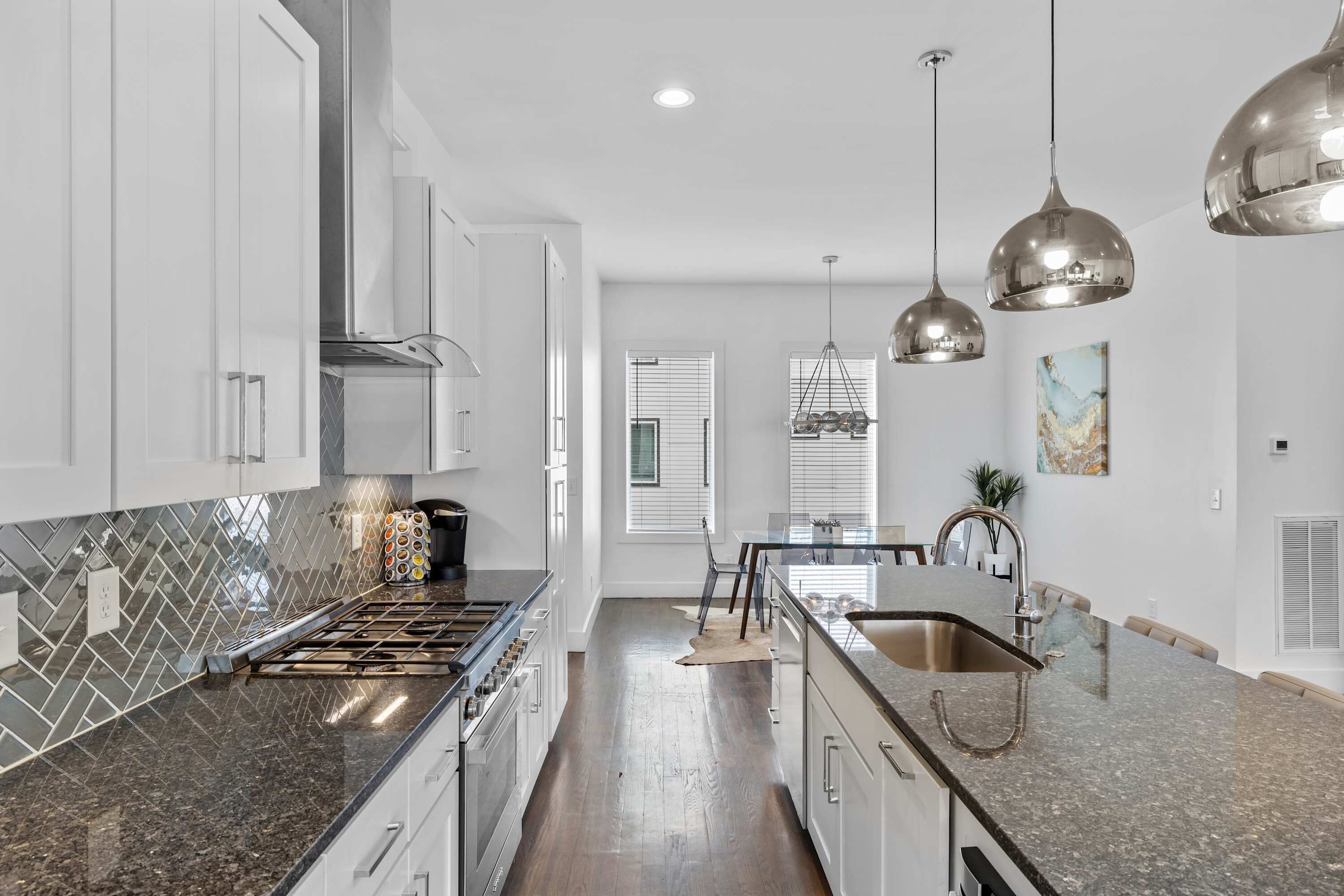 ثلاجة، ميكروويف، فرن، موقد طهي مسطح