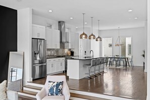 Interior - Huge Home in Music City -7 Beds, Balcony & Fire (Nashville)
