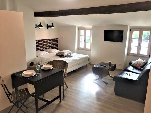 Comfort Apartment, Garden View | Laptop workspace, soundproofing, free WiFi