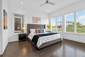 8 dormitoris, planxa i posts de planxar, wifi i roba de llit 