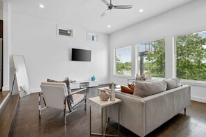 Televisor i oficines 