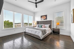 4 dormitoris, planxa i posts de planxar, wifi i roba de llit 