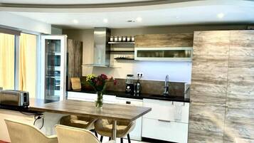 Family Apartment, Balcony, Garden View | Living area