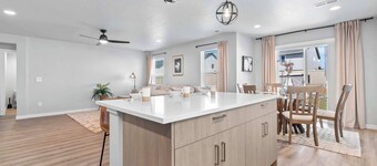 Spacious 5BR - Gamer Room - Hot Tub & Pool Access