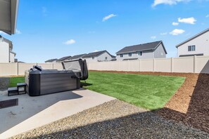 Outdoor spa tub - Spacious 5BR - Gamer Room - Hot Tub & Pool Access (Meridian)