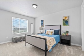 Room - Spacious 5BR - Gamer Room - Hot Tub & Pool Access (Meridian)