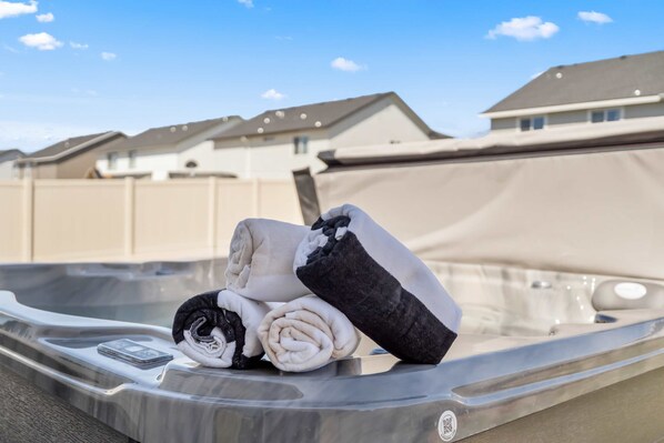Outdoor spa tub