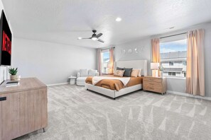 5 bedrooms, desk, iron/ironing board, travel crib