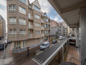 Apartment | Balcony - Apartment in Heist Near the Beach (Knokke-Heist)