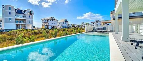 حمّام سباحة مُدفَّأ