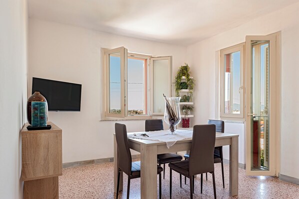 Dining - RED HOUSE MORRONA - TERRICCIOLA HOUSE (Morrona)