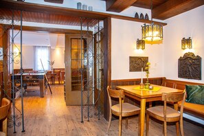 House | Game room