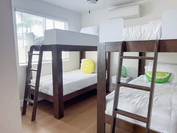 4 Schlafzimmer, Bügeleisen/Bügelbrett, Reisekinderbett, WLAN