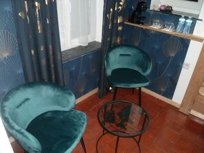 Standard Room | Living area