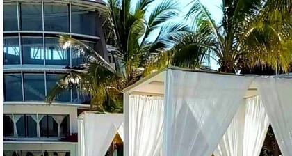 Marine Park Oceanfront Oasis: 3-Bedroom Beachfront