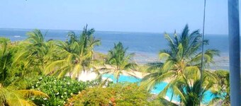 Marine Park Oceanfront Oasis: 3-Bedroom Beachfront