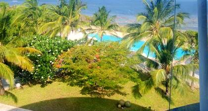 Marine Park Oceanfront Oasis: 3-Bedroom Beachfront