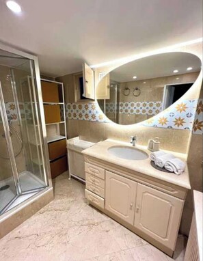 Apartment | Bathroom