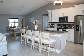 Private kitchen - 3-bedroom house in beautiful Cape Coral with WiFi, AC (Cape Coral)