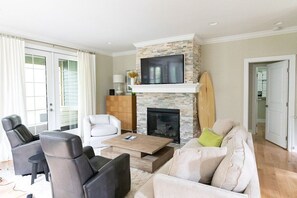 獨棟房屋, 5 間臥室, 吸煙房, 庭院 | 客廳 | 書籍