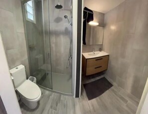 Bathroom - Vue sur l'océan (Saint-Denis)