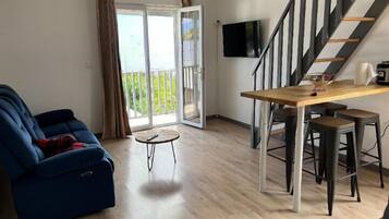 Classic Double Room, Balcony, Sea View | Living area | 60-cm LCD TV with satellite channels