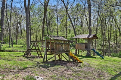 Family Friendly Lake Front retreat with Lake Front Beach and Dock.