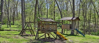 Family Friendly Lake Front retreat with Lake Front Beach and Dock.