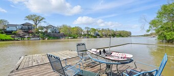 Family Friendly Lake Front retreat with Lake Front Beach and Dock.