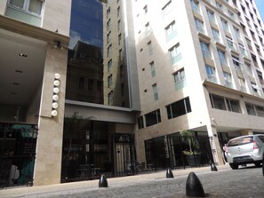 Exterior - Charm and comfort in the heart of the historic center. (Buenos Aires)