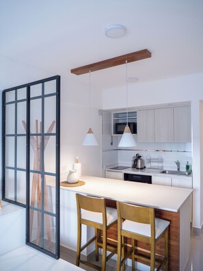 Fridge, microwave, oven, stovetop - Charm and comfort in the heart of the historic center. (Buenos Aires)