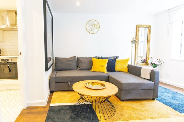 Apartment, City View | Living area