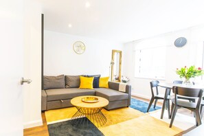 Living area - Habyto Soho (London)