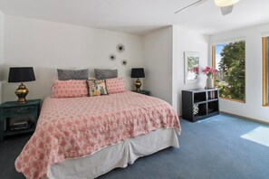 5 chambres, bureau, fer et planche à repasser, lit parapluie