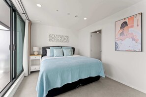 3 bedrooms, desk, iron/ironing board, WiFi