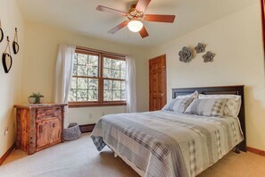 4 chambres, fer et planche à repasser, lit parapluie, Wi-Fi gratuit