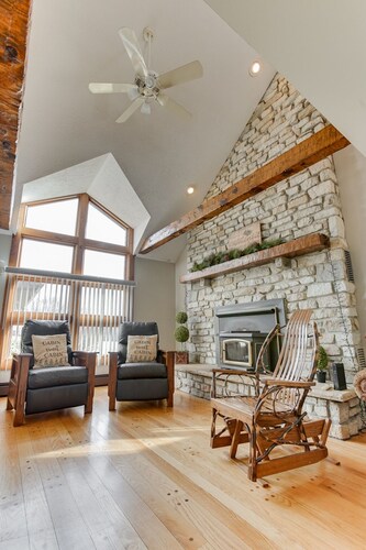 Dearfield Retreat / Hot tub / Game Room / Campfire