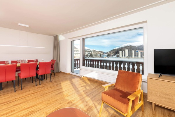 High end furniture with oak wood for the mountain feel