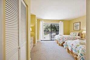 2 bedrooms, desk, iron/ironing board, WiFi
