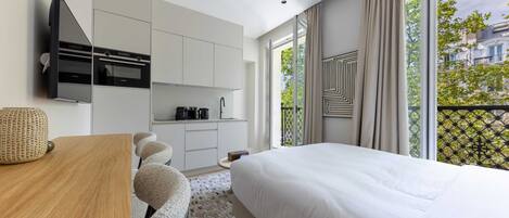 Bureau, fer et planche à repasser, Wi-Fi, draps fournis