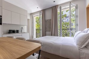 Desk, iron/ironing board, WiFi, bed sheets - Marais - Studio in Paris (Paris)