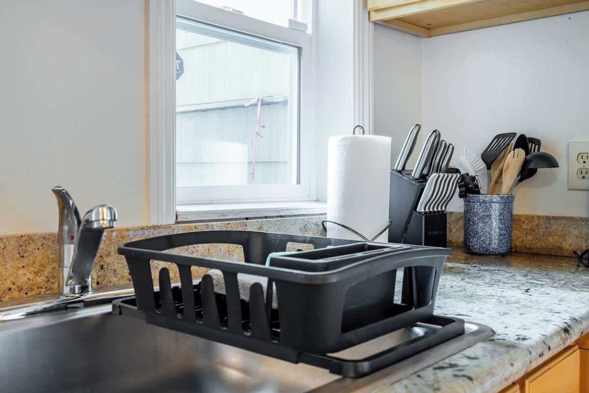 Kylskåp, mikrovågsugn, ugn och spishäll