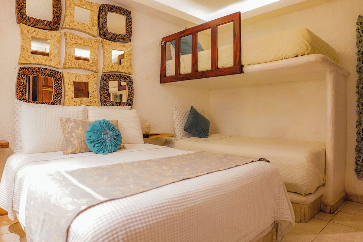 Habitación triple familiar, se aceptan mascotas, planta baja | Ropa de cama