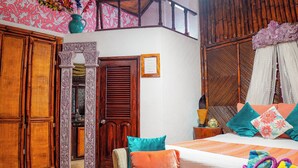 Classic Room | Bed sheets - Casa Jaguar (Acapulco)