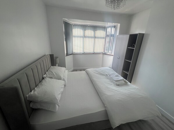 3 bedrooms, iron/ironing board, WiFi