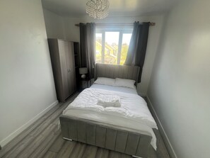 3 bedrooms, iron/ironing board, WiFi